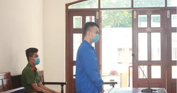 Mâu thuẫn chuyện chia tiền ăn nhậu, thanh niên vác dao chém bạn