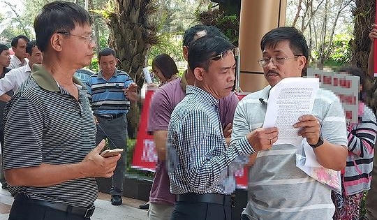 Hết bị xử phạt truy thu thuế, DIC Corp lại bị dân vây trụ sở đòi đất Hết bị xử phạt truy thu thuế, DIC Corp lại bị dân vây trụ sở đòi đất