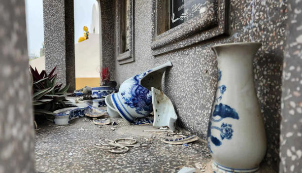 Bắt giữ đối tượng đập phá hàng chục ngôi mộ ở Hà Nội