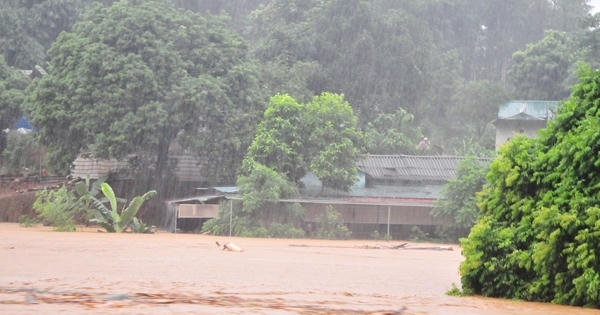 Lũ lớn cô lập nhiều vùng ở TP Lào Cai và Bát Xát