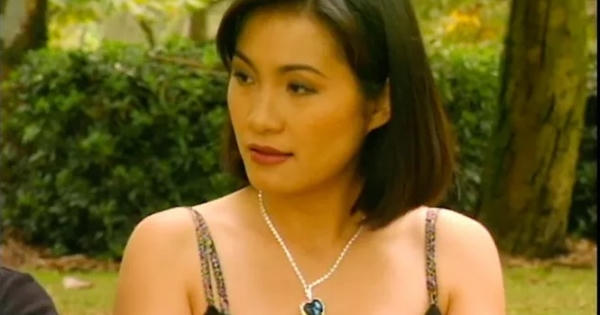 Lộ ảnh nhan sắc 'bốc lửa' của nghệ sĩ Hồng Đào thời trẻ