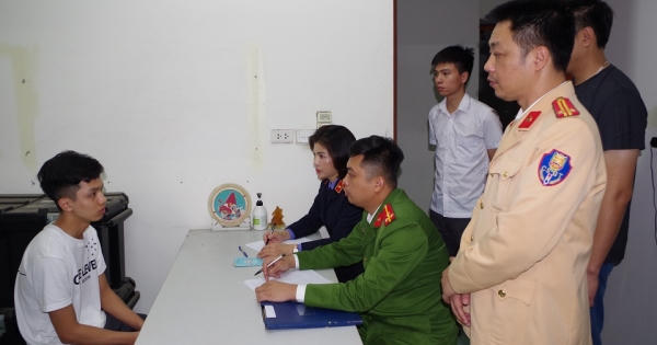 Hà Nam: Tạm giữ lái xe ô tô đâm vào lực lượng CSGT đang làm nhiệm vụ
