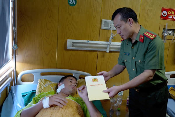 Yên Bái: Chém Trưởng công an xã rồi bỏ trốn lên rừng