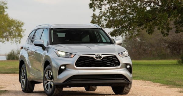 Toyota triệu hồi khẩn cấp 43.000 xe Highlander vì lỗi chết máy đột ngột