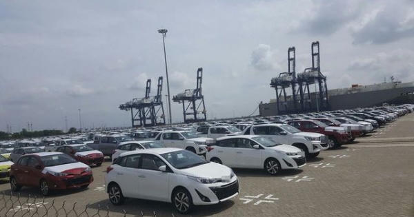 Xế hộp giá rẻ ồ ạt đổ bộ; hàng nghìn xe Nga được "biệt đãi" vào Việt Nam