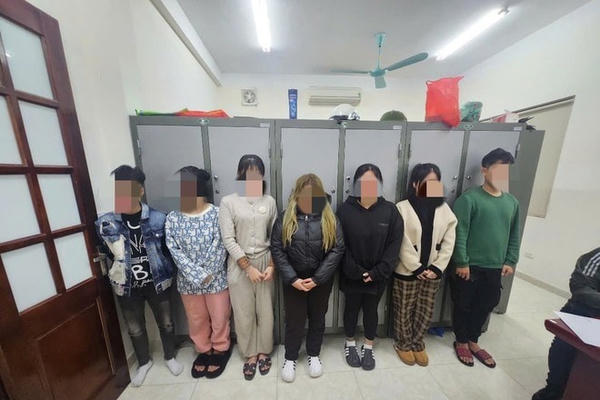 Vụ thiếu nữ ở Hà Nội bị đánh hội đồng, quỳ xin lỗi: Tạm giữ hình sự 2 đối tượng