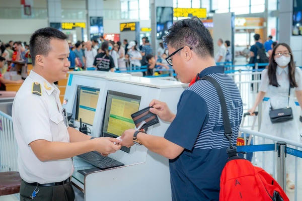 Siết chặt kiểm soát an ninh hàng không tăng cường dịp Lễ Quốc khánh 2/9 Siết chặt kiểm soát an ninh hàng không tăng cường dịp Lễ Quốc khánh 2/9