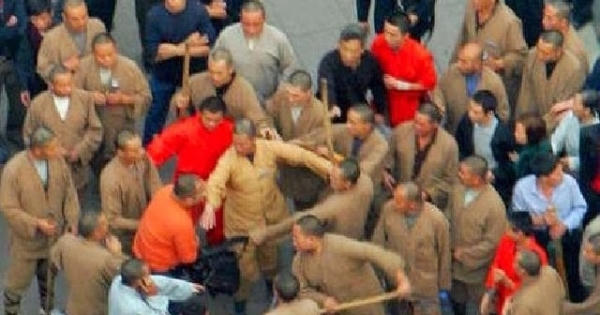 Khi nhà sư “gây chiến”