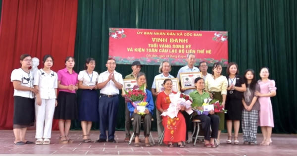 Xã Cốc San vinh danh tuổi vàng song hỷ và kiện toàn câu lạc bộ liên thế hệ
