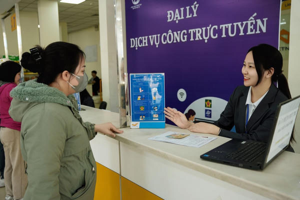 Hà Nội khai trương đại lý dịch vụ công trực tuyến đầu tiên