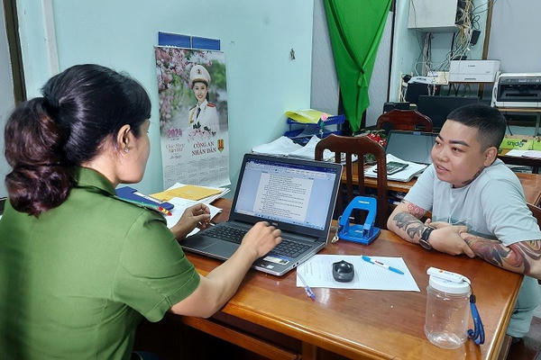 Đồng Tháp: Dàn dựng bị bắt giữ, đánh đập để tống tiền cha ruột