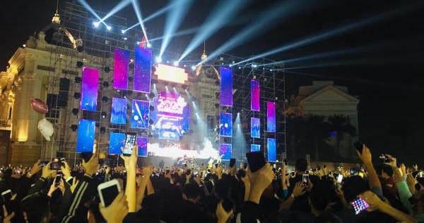 Cả nước tưng bừng đón năm mới 2020