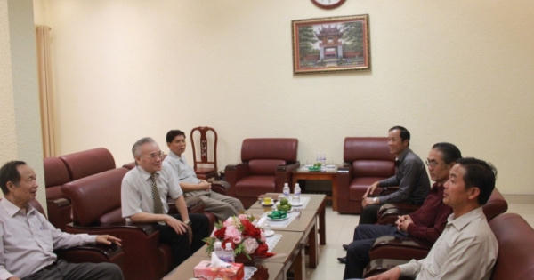 Sở Giáo dục và Thể thao tỉnh Xiêng Khoảng thăm và làm việc tại Trường Đại học Kinh doanh và Công nghệ