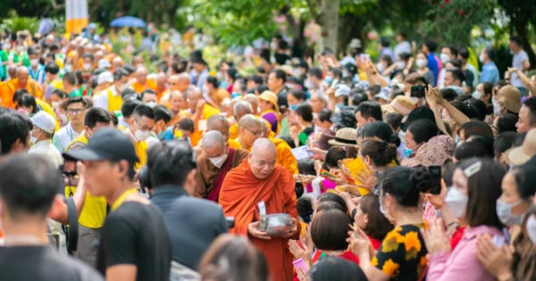 Gần 300 Chư tôn Hòa thượng, Thượng tọa và Tăng Ni nước ngoài dự lễ Phật đản tại Chùa Ba Vàng Gần 300 Chư tôn Hòa thượng, Thượng tọa và Tăng Ni nước ngoài dự lễ Phật đản tại Chùa Ba Vàng