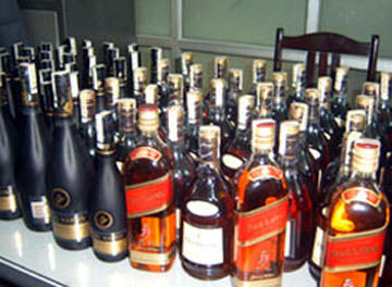 Nghệ An: Thu giữ hàng ngàn chai rượu ngoại không rõ nguồn gốc