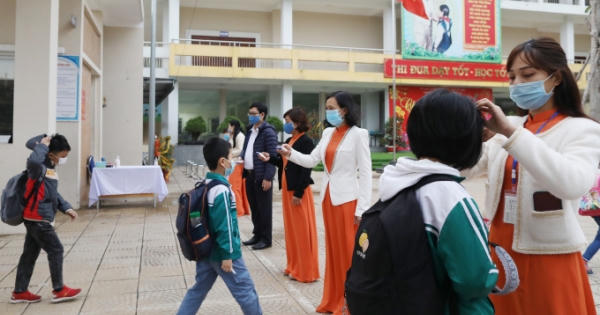 Hà Nội: Học sinh một số khối lớp trở lại trường từ 8/11