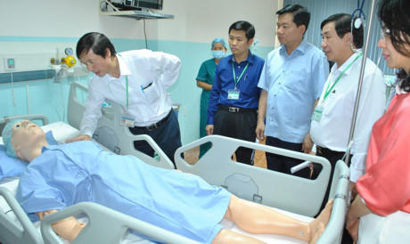 Bí thư TPHCM: 'Phải bỏ ngay tiêu chuẩn tuyển sinh lấy hộ khẩu thành phố'