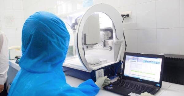 “Chi viện” nhân lực và hệ thống thiết bị sàng lọc tự động cho tỉnh Nghệ An chống Covid-19