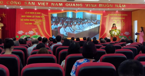 Trung tâm Bồi dưỡng Nghiệp vụ báo chí - Hội Nhà báo Việt Nam đón nhận Huân chương Lao động hạng Nhì Trung tâm Bồi dưỡng Nghiệp vụ báo chí - Hội Nhà báo Việt Nam đón nhận Huân chương Lao động hạng Nhì