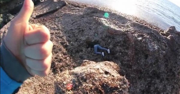 [Clip]: Cô gái bị bạn trai đẩy ngã khi ‘Nắm tay nhau đi khắp thế gian’