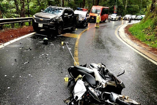 Bị tai nạn giao thông, tài xế có được tự ý cho xe vào lề đường để tránh ùn tắc giao thông? Bị tai nạn giao thông, tài xế có được tự ý cho xe vào lề đường để tránh ùn tắc giao thông?