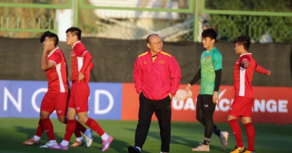 Vì sao HLV Park Hang Seo gặp riêng Quang Hải?