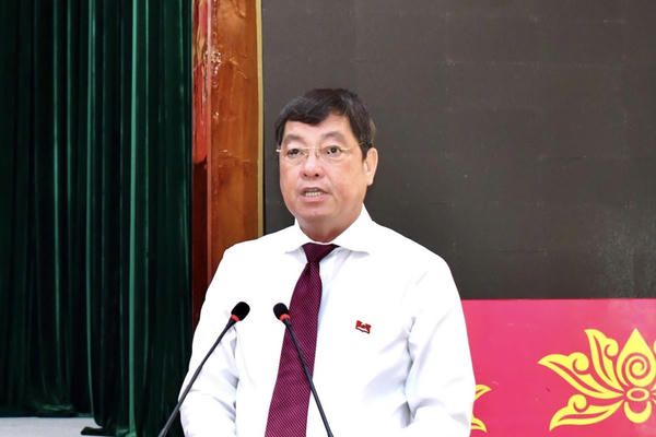 Bí thư Thành ủy Vũng Tàu xin nghỉ công tác trước tuổi Bí thư Thành ủy Vũng Tàu xin nghỉ công tác trước tuổi