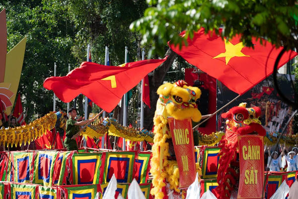 Cảnh sát 7 nước tạo nên đại nhạc hội bên hồ Hoàn Kiếm