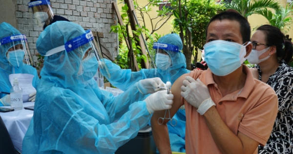 Thủ tướng yêu cầu thần tốc tiêm vaccine, không lơ là chủ quan trước dịch Covid-19