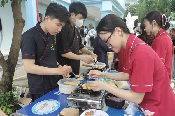 Sôi động "Ngày hội Đông Phương" tại Đại học Lạc Hồng