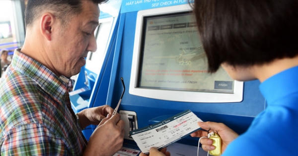 Bộ giao thông vận tải sửa sai vụ "giấy tờ trên máy bay"