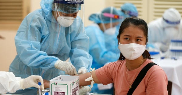 Cận cảnh xét nghiệm nhanh hàng trăm người ở chợ Ngã Tư Sở