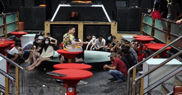Đột kích quán bar hoạt động không phép, 33 người dương tính với ma túy