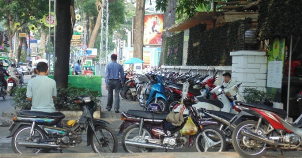 Vỉa hè quận 1 'đâu lại vào đấy' sau những ngày ra quân rầm rộ