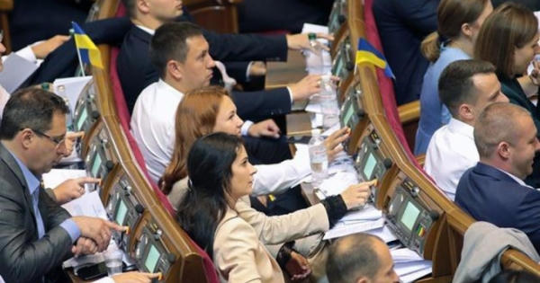 Ukraine thông qua dự luật ngăn chặn 'quan tham'
