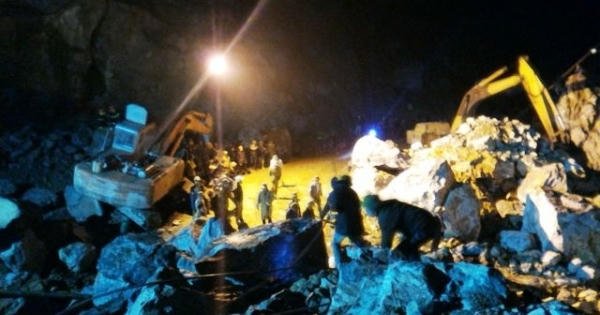 Thanh Hoá: Trắng đêm cứu hộ vụ sập mỏ đá kinh hoàng tại Yên Lâm