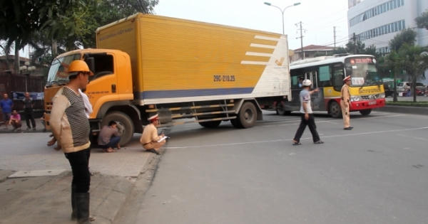 Hà Tĩnh: Lái xe Tổng cục Bưu điện chạy ẩu gây tai nạn
