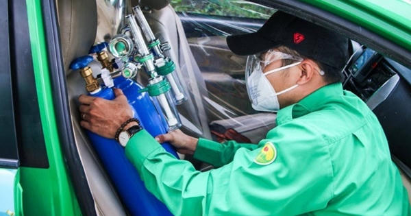 TP.HCM: 200 xe taxi được chuyển đổi thành xe cấp cứu vận chuyển bệnh nhân