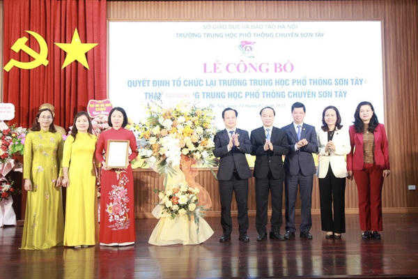 Công bố quyết định thành lập trường THPT chuyên Sơn Tây