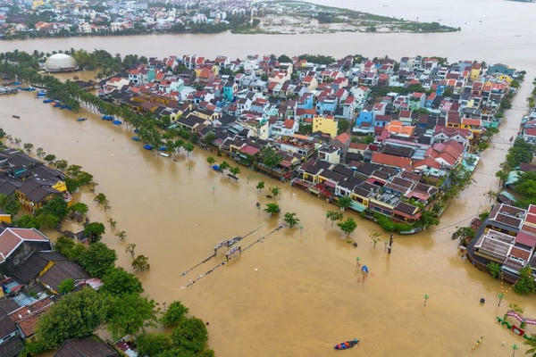 Hỗ trợ khẩn cấp cho các tỉnh miền Trung khắc phục hậu quả mưa lũ