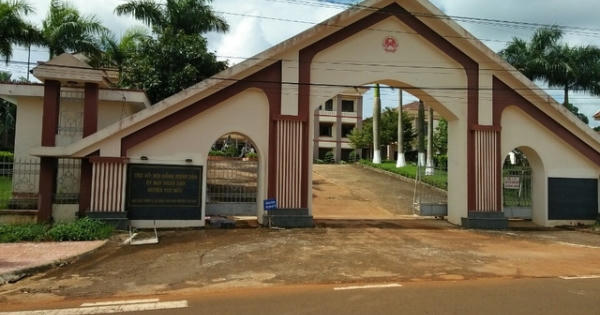 Đắk Nông: Đường thăng tiến được "lập trình" sẵn của con gái Bí thư huyện