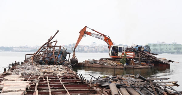 Rác thải, sình lầy ở Hồ Tây sau di dời nhà nổi
