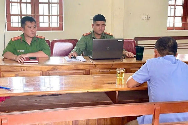 Triệu tập người đàn ông đăng tải video AI bịa đặt 'lấy xương người nấu cao' để câu view Triệu tập người đàn ông đăng tải video AI bịa đặt 'lấy xương người nấu cao' để câu view