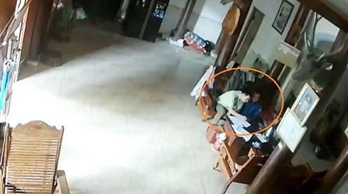 Tạm giữ 2 cán bộ QLTT bị tố “làm luật” với thầy lang