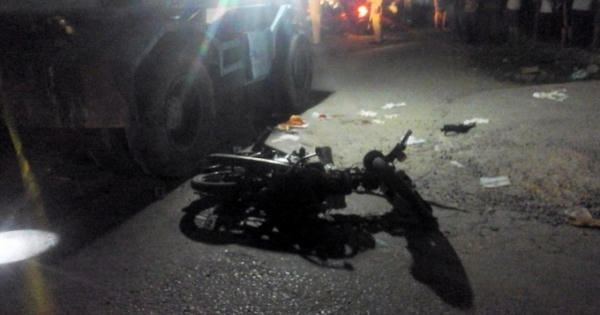 Thanh Hóa: Xe máy đâm máy xúc, 3 học sinh thương vong