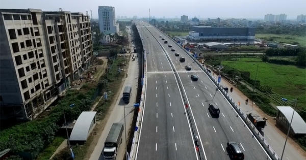 Trải nghiệm trên cây cầu vượt thép “khủng” nhất Thủ đô