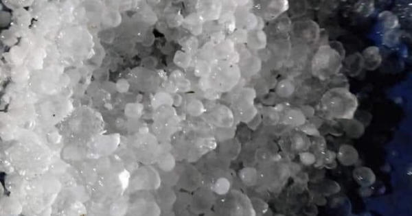 Lai Châu: Bất ngờ xuất hiện mưa đá to như viên bi