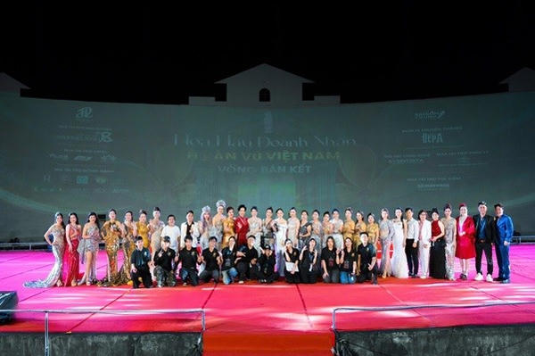 Vương miện Hoa hậu Doanh nhân Hoàn vũ Việt Nam lấy cảm hứng từ hoa sen