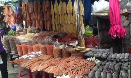 Tràn lan thực phẩm ngoại “ba không”