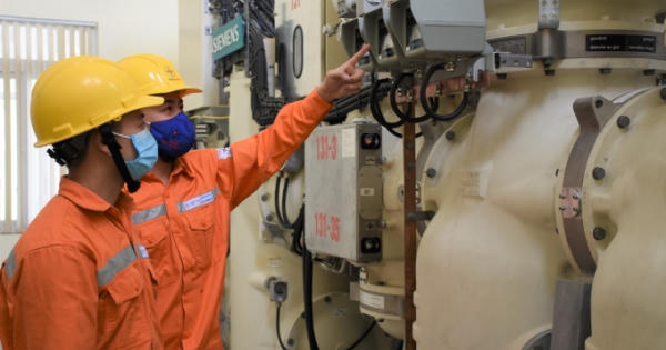 EVNHANOI triển khai các phương án đảm bảo điện tại ổ dịch thôn Hạ Lôi
